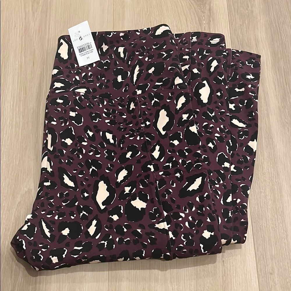 Lou & Grey Side Pocket Leopard Print Leggings